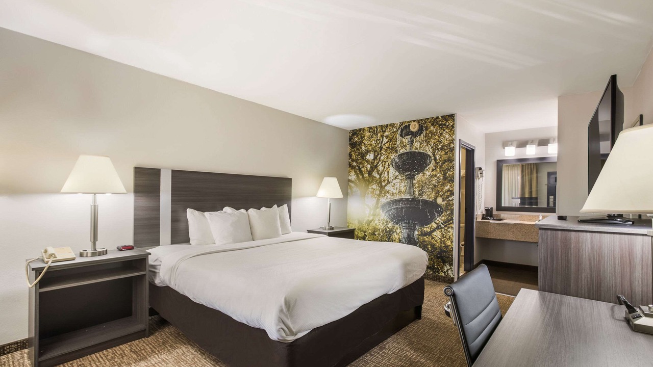 Photo of Bedroom in Forsyth
