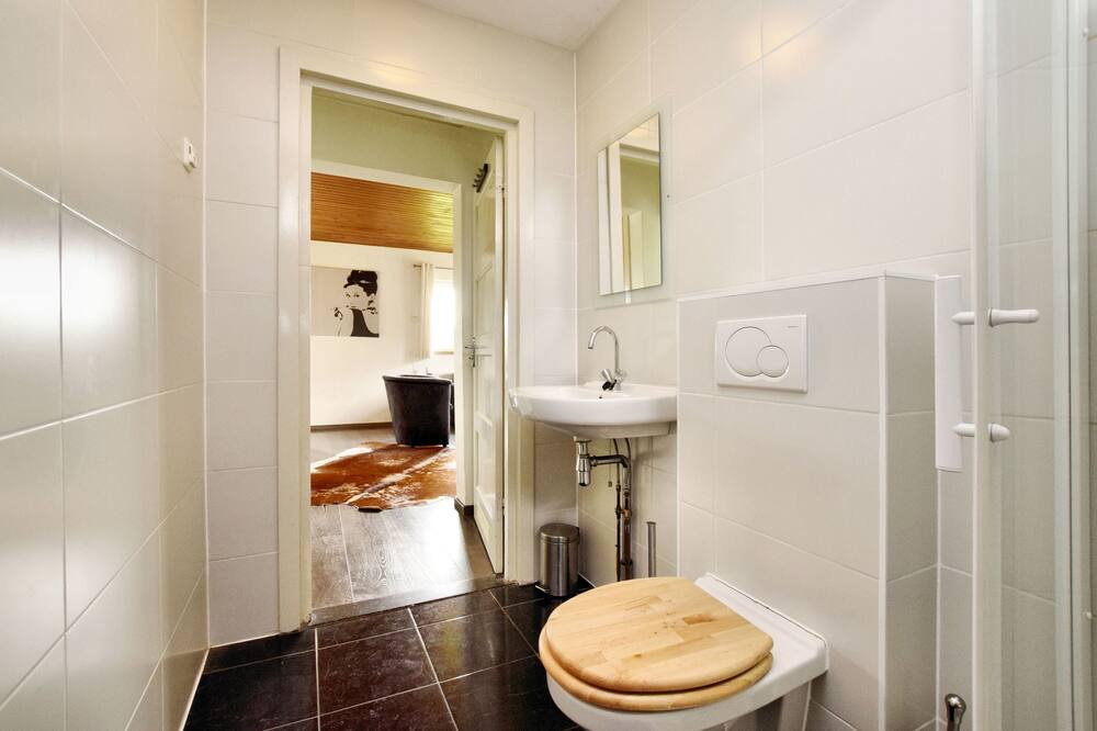 Photo of Bathroom in Commanster