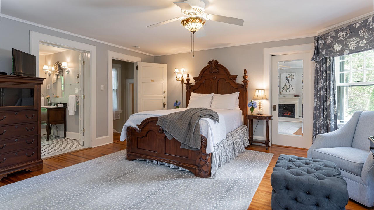 Photo of Livingroom in Historic Montford