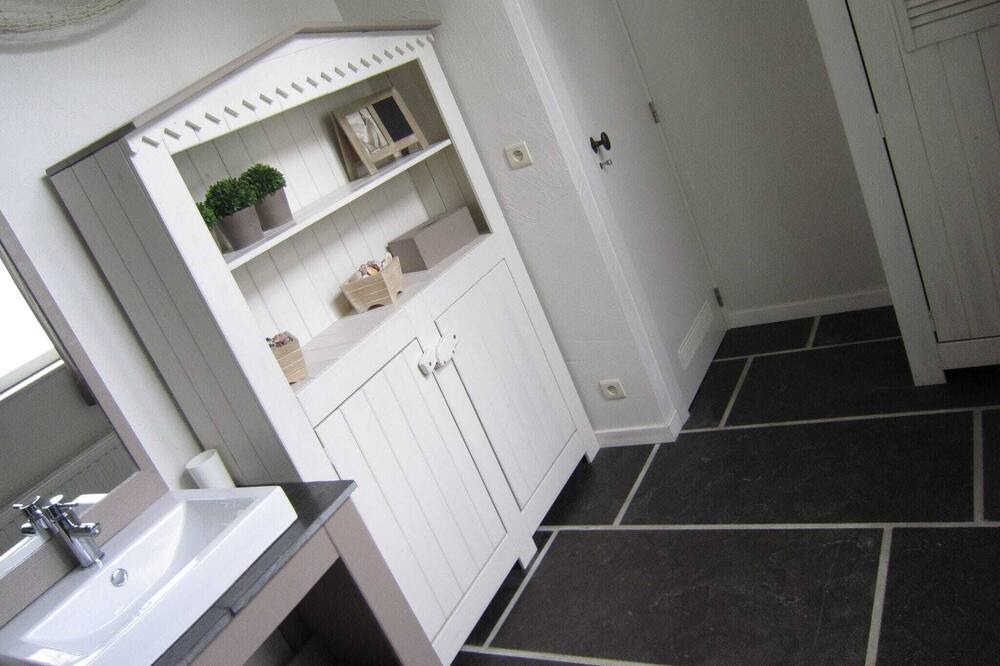 Photo of Bathroom in Hastiere-Lavaux