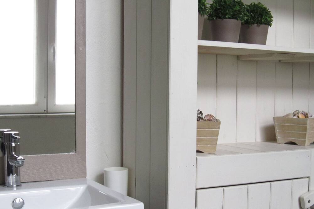 Photo of Bathroom in Hastiere-Lavaux