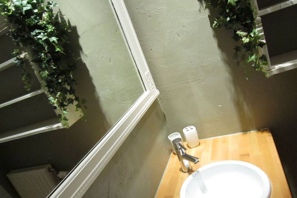 Photo of Bathroom in Hastiere-Lavaux