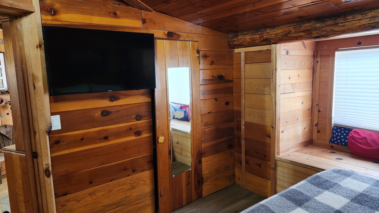 Photo of Bedroom in Bass Lake