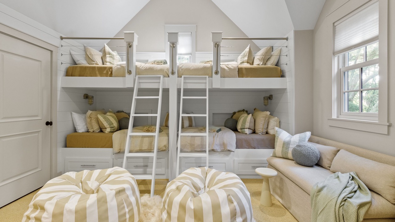 Photo of Bedroom in Beach Lagoon