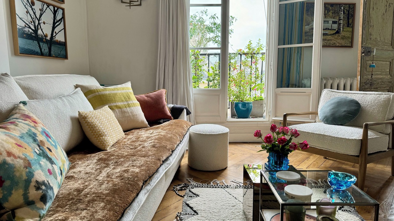 Photo of Livingroom in Archives