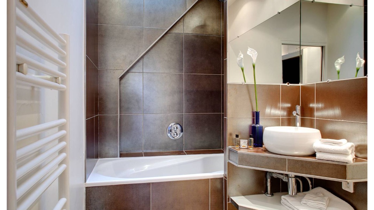 Photo of Bathroom in Quartier de l'Ecole-Militaire