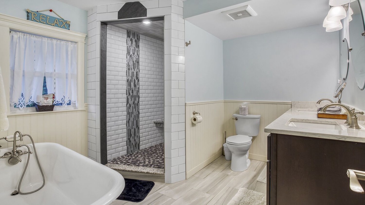 Photo of Bathroom in Laurelhurst