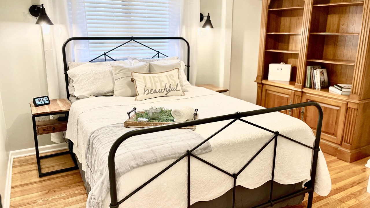 Photo of Bedroom in Lawrence