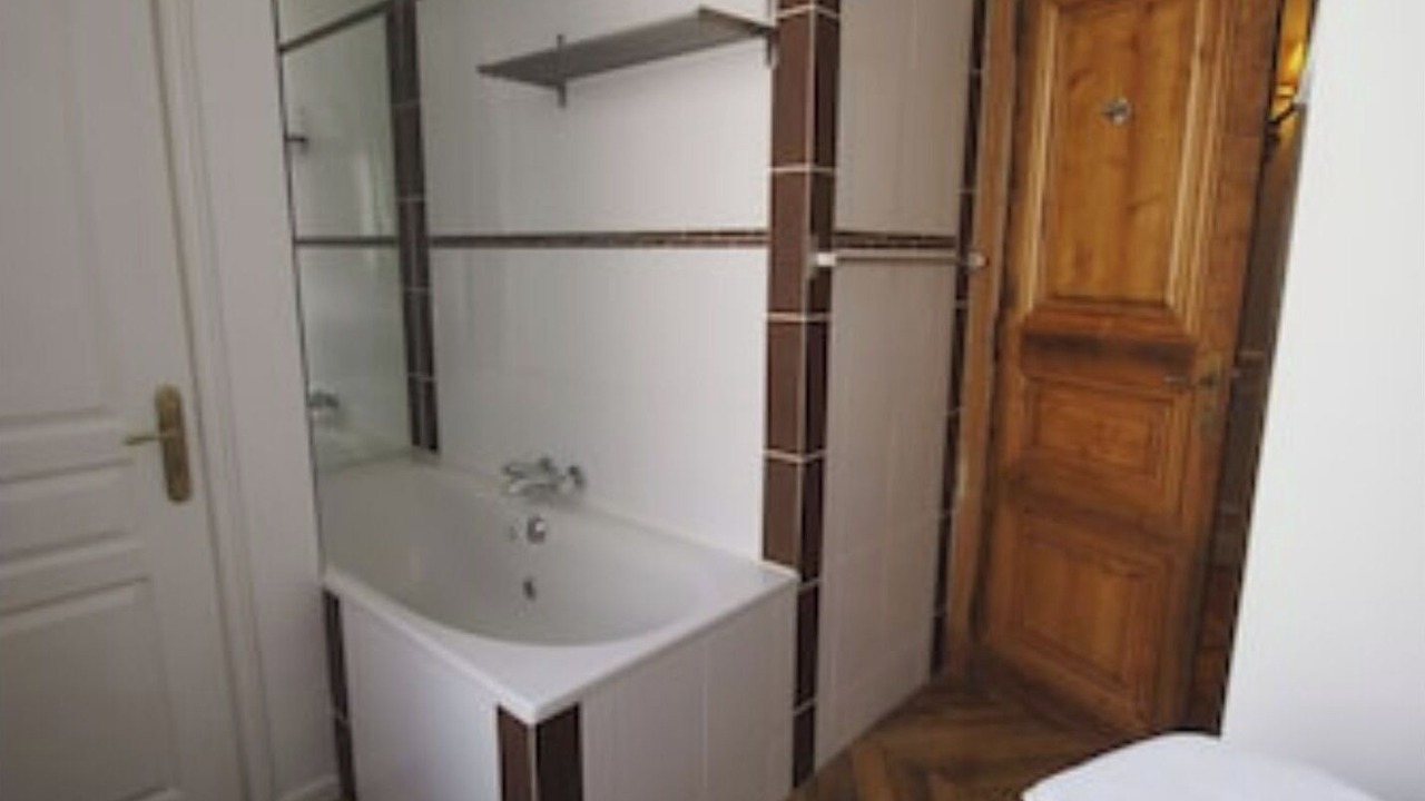 Photo of Bathroom in Saint-Merri
