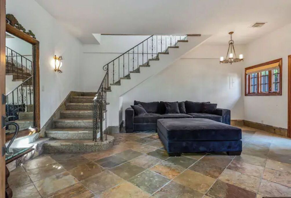 Photo of Livingroom in Miracle Mile