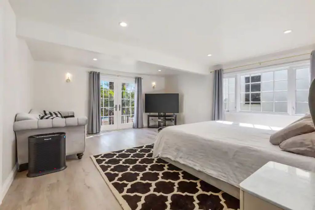 Photo of Bedroom in Miracle Mile