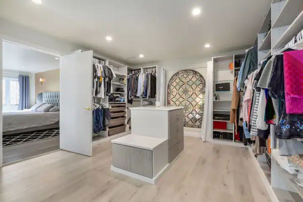 Photo of Bedroom in Miracle Mile