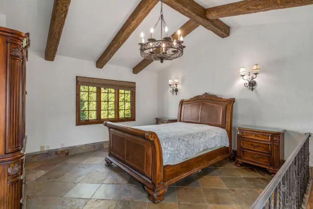 Photo of Bedroom in Miracle Mile