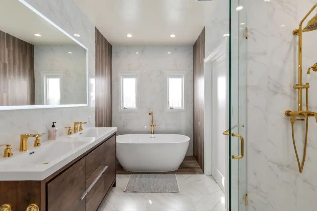 Photo of Bathroom in Miracle Mile