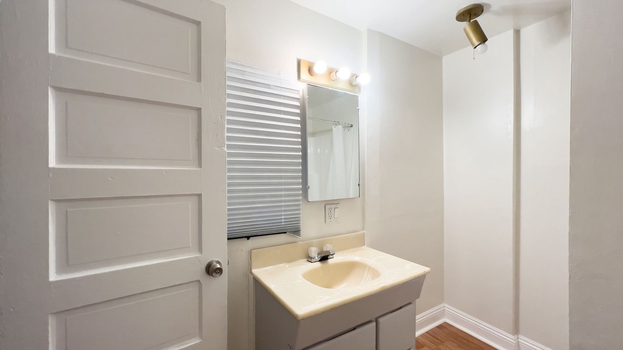 Photo of Bathroom in Pico-Union