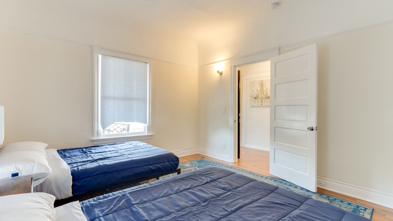 Photo of Bedroom in Pico-Union