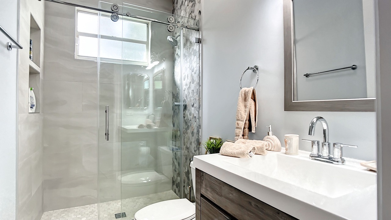 Photo of Bathroom in Kings Lake