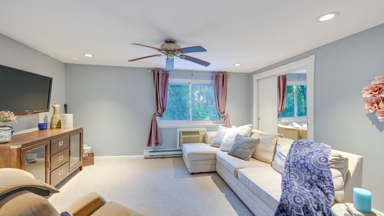 Photo of Livingroom in Dix Hills