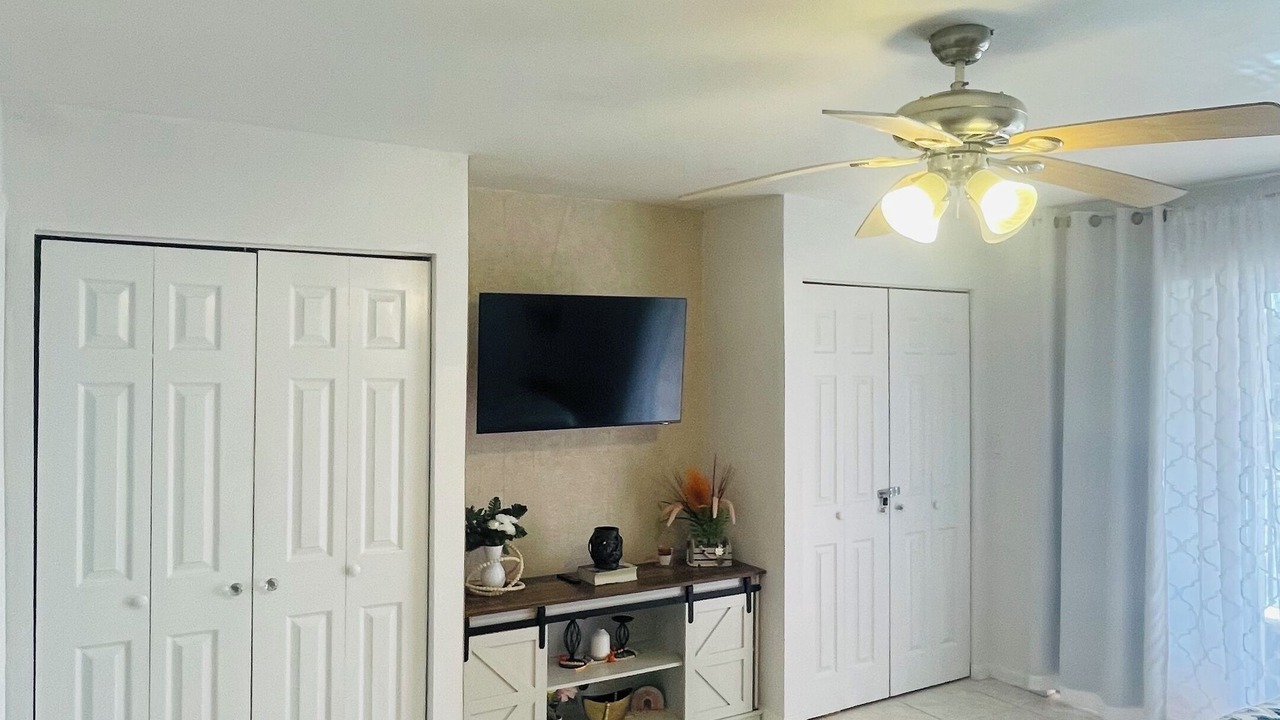 Photo of Bedroom in Bahamas Terrace