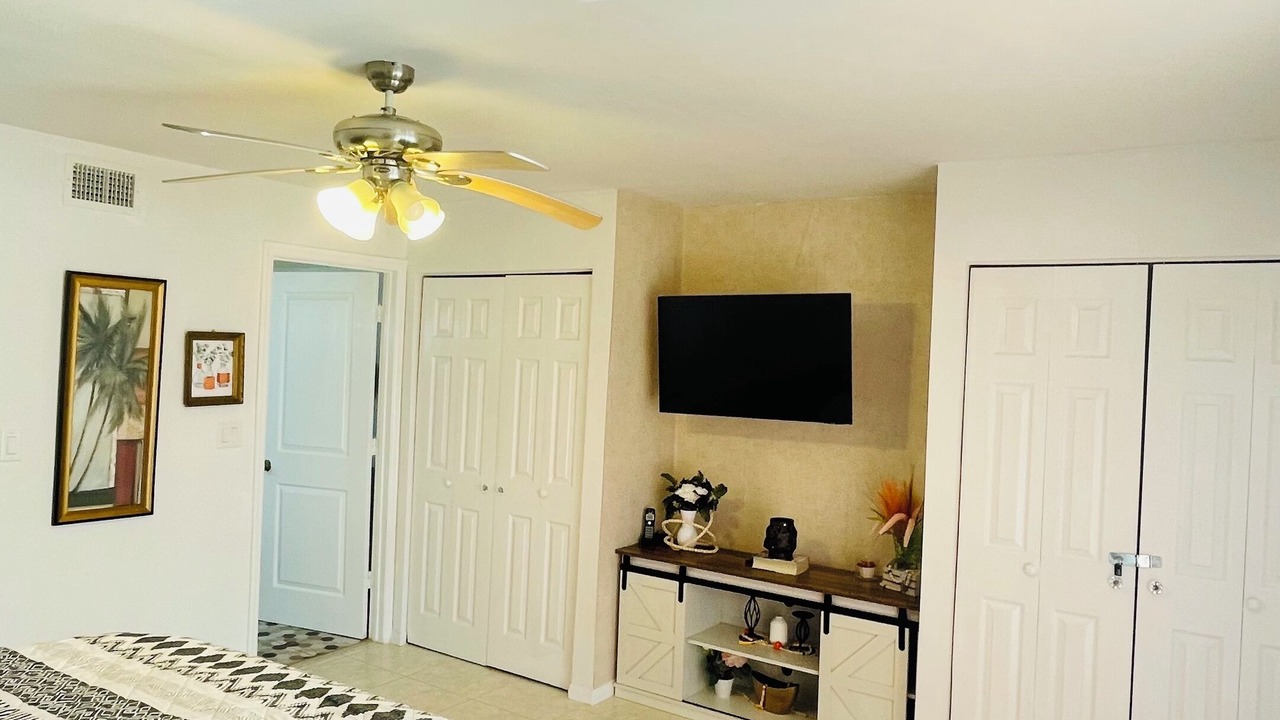 Photo of Bedroom in Bahamas Terrace