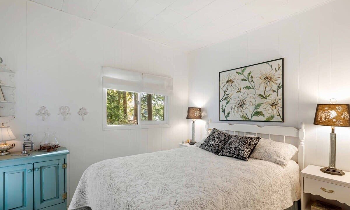 Photo of Bedroom in Muskoka Lakes