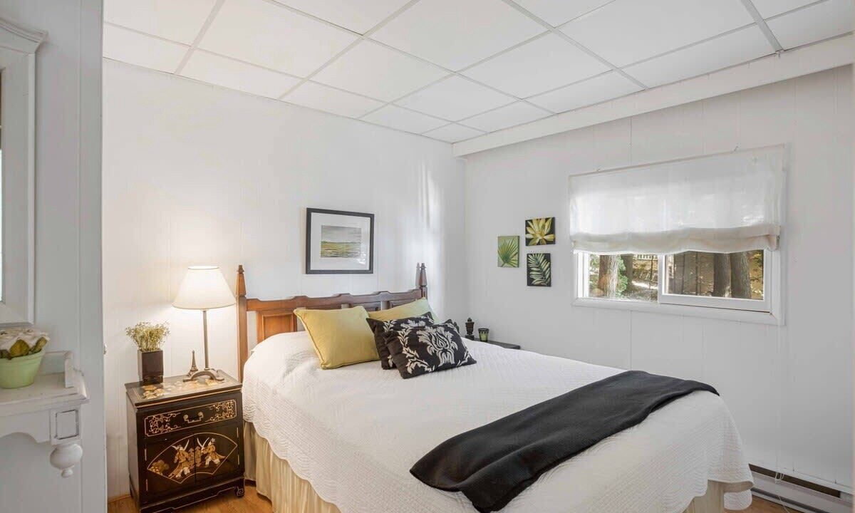 Photo of Bedroom in Muskoka Lakes