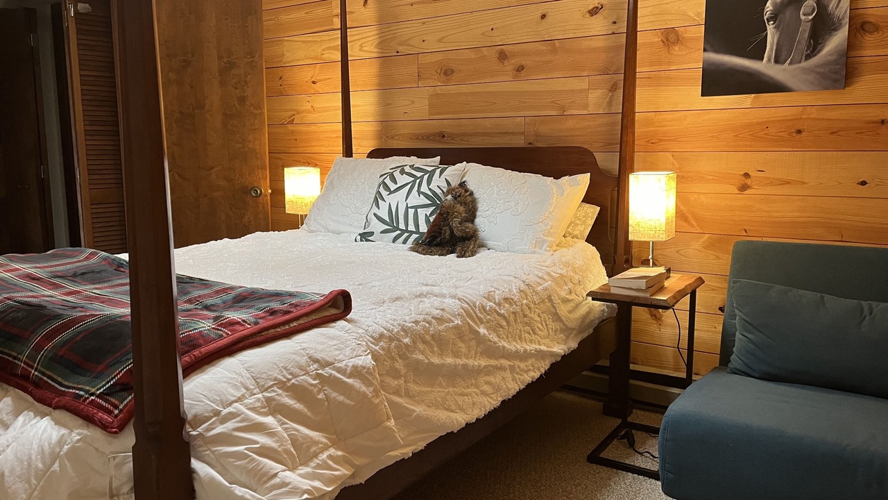 Photo of Bedroom in Seven Devils