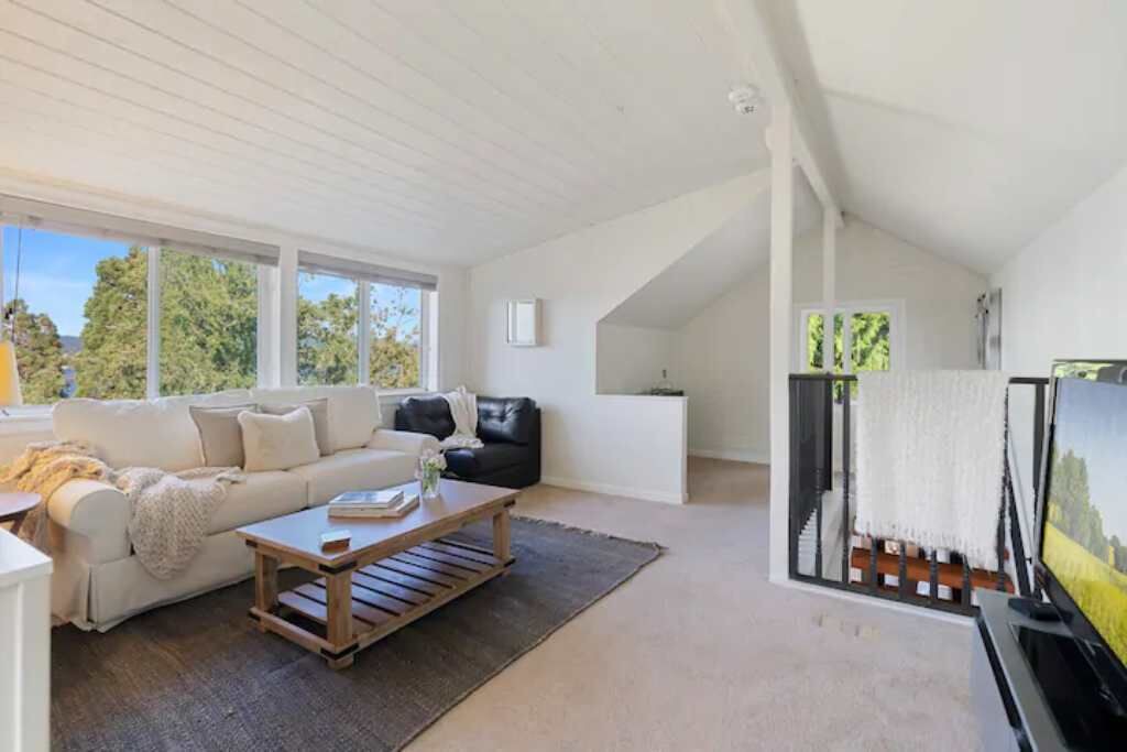 Photo of Livingroom in Bryn Mawr-Skyway