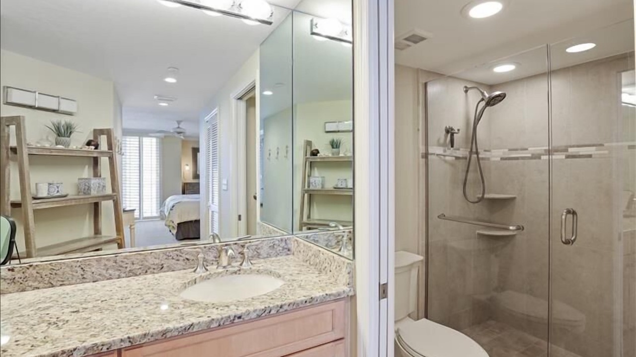 Photo of Bathroom in Park Shore