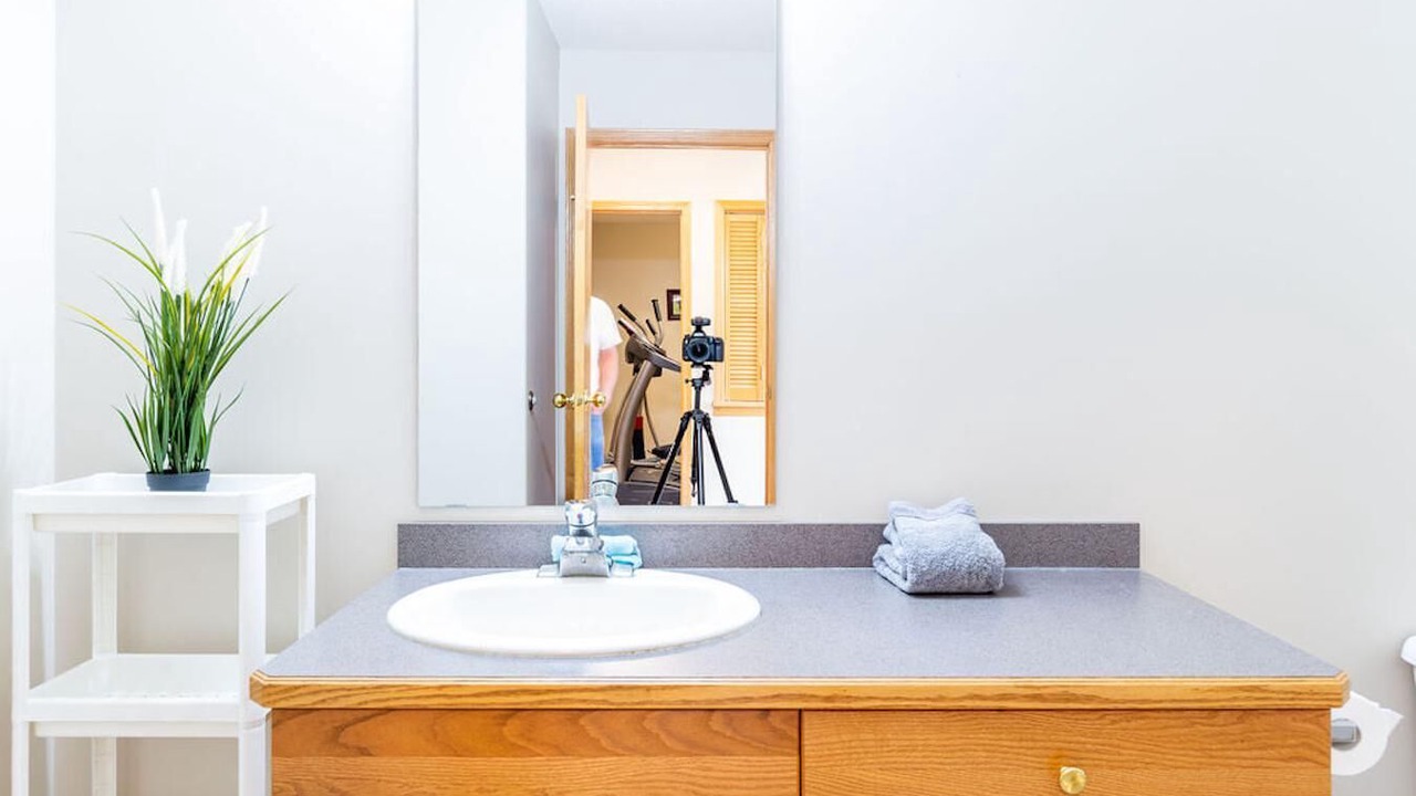 Photo of Bathroom in Division No. 3