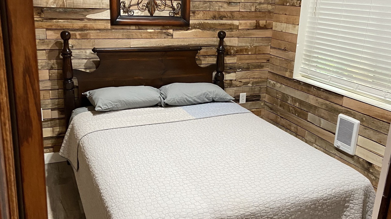 Photo of Bedroom in Turtle Creek
