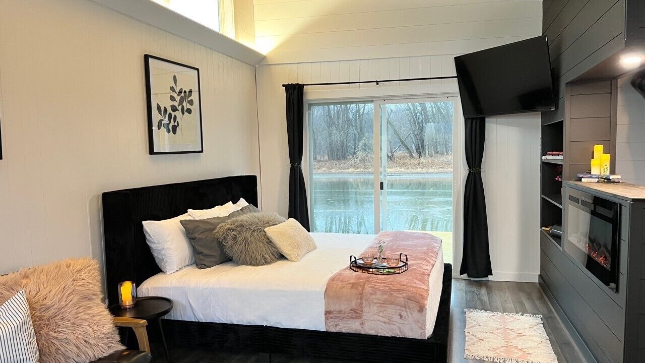 Photo of Bedroom in East Dubuque