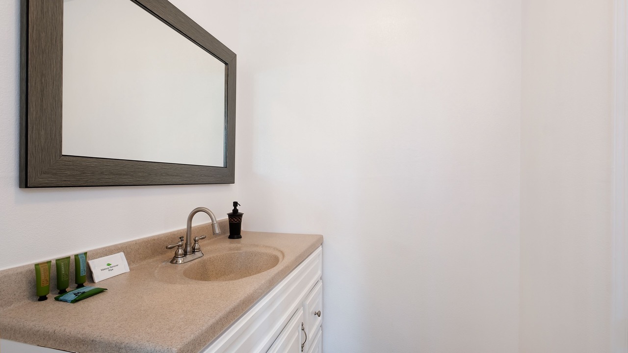 Photo of Bathroom in Mid-Wilshire