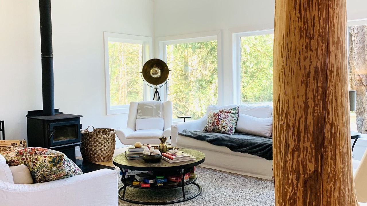 Photo of Livingroom in Quadra Island