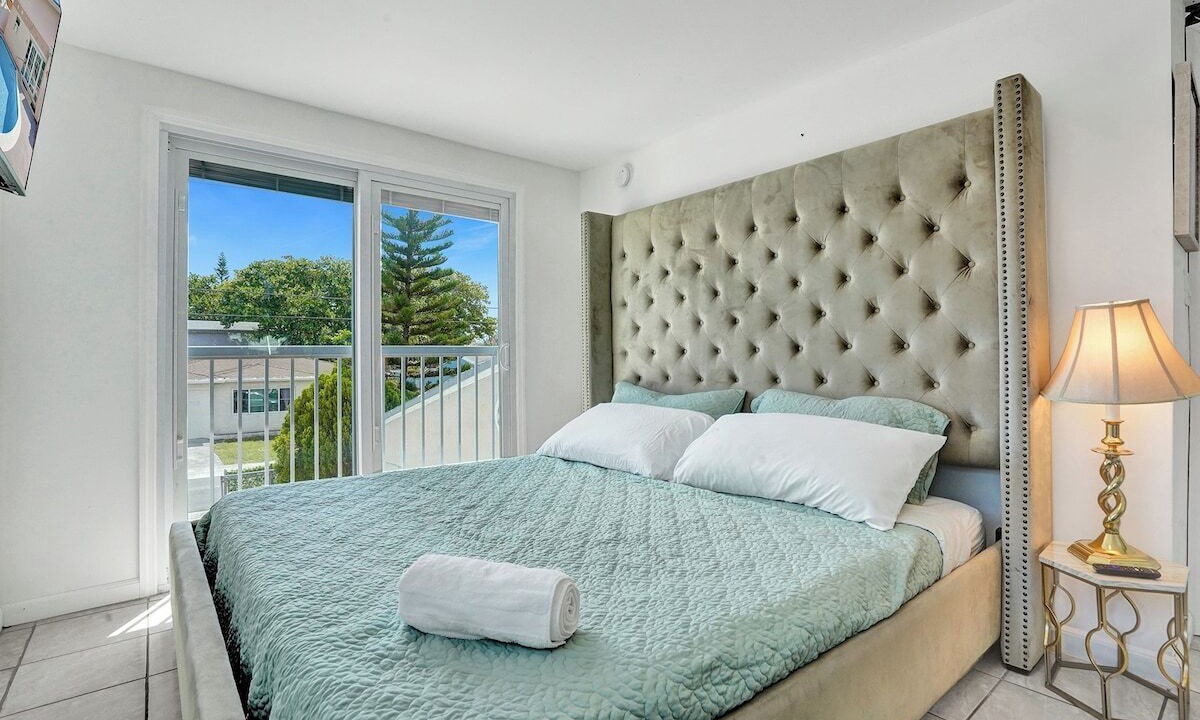 Photo of Bedroom in Hallandale Beach