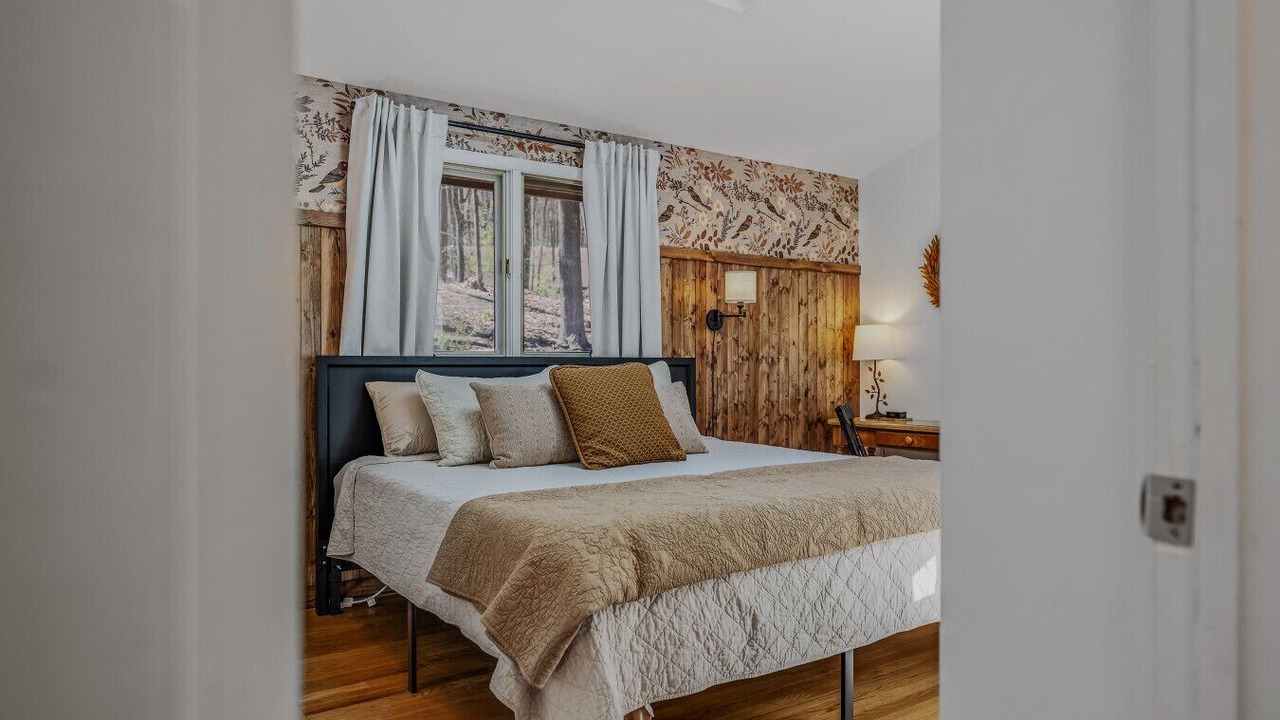 Photo of Bedroom in Berkeley Springs