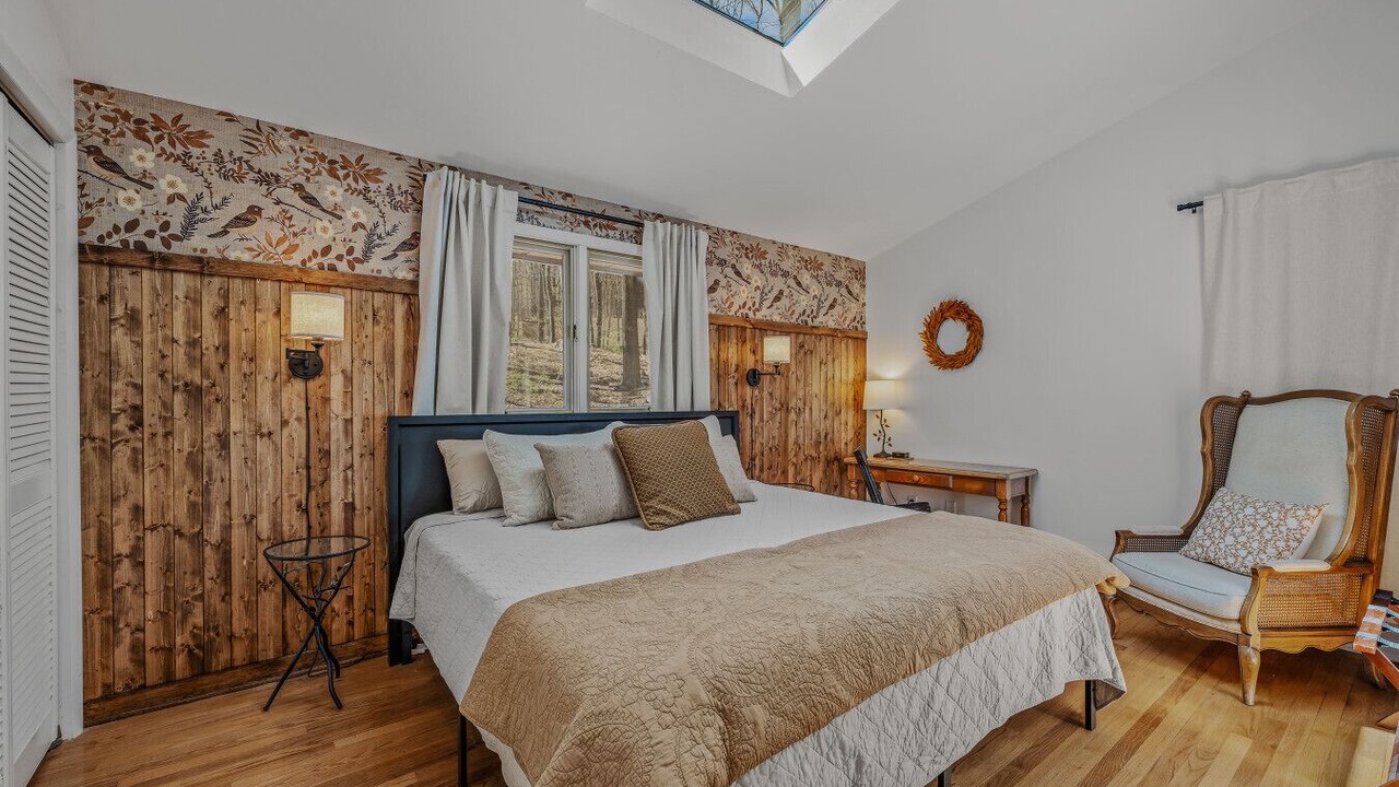 Photo of Bedroom in Berkeley Springs