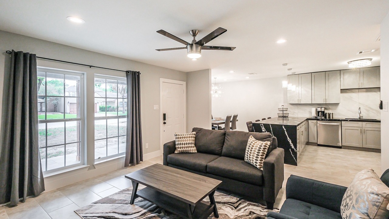 Photo of Livingroom in Spring Branch East
