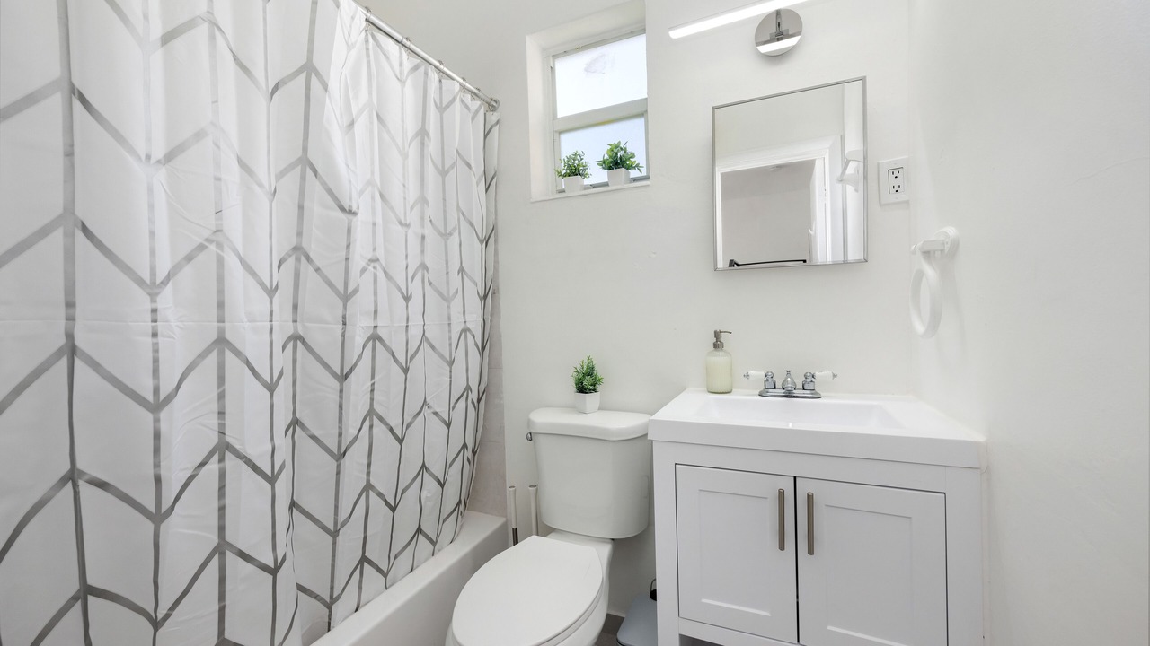 Photo of Bathroom in Hialeah