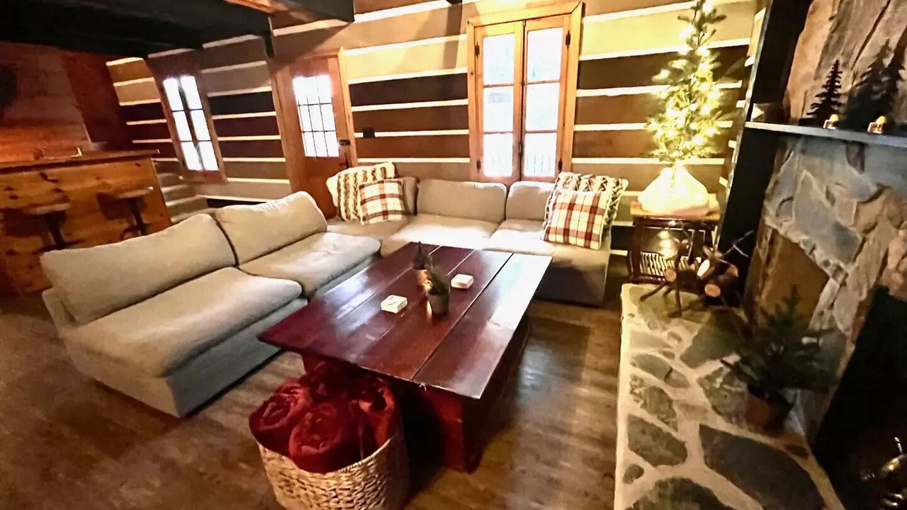 Photo of Livingroom in Hemlock Valley