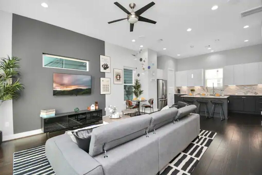 Photo of Livingroom in Astrodome