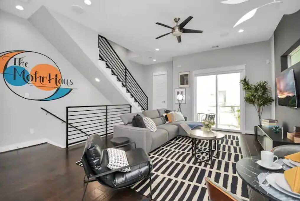 Photo of Livingroom in Astrodome
