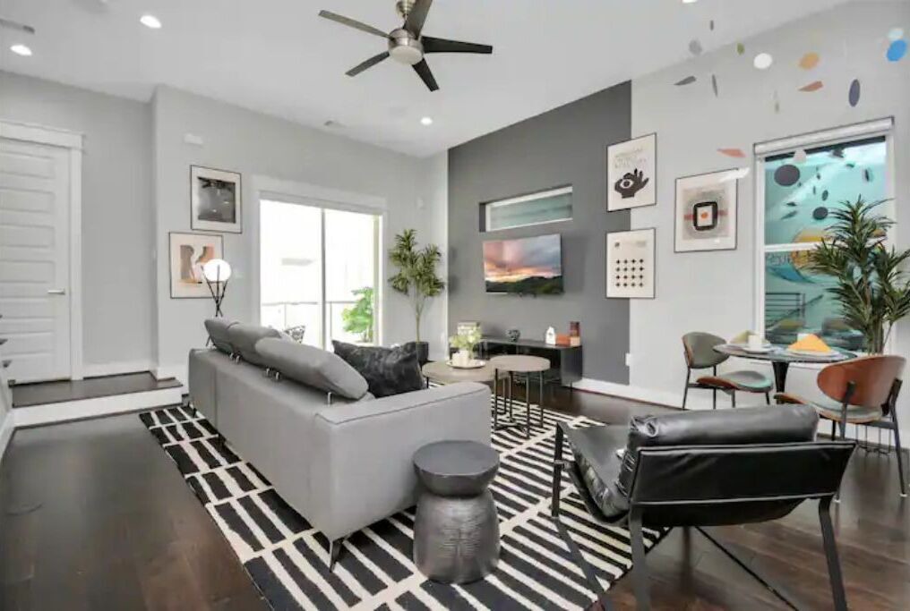 Photo of Livingroom in Astrodome