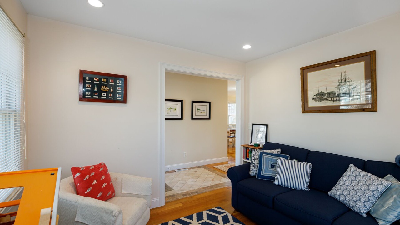 Photo of Livingroom in Popponesset