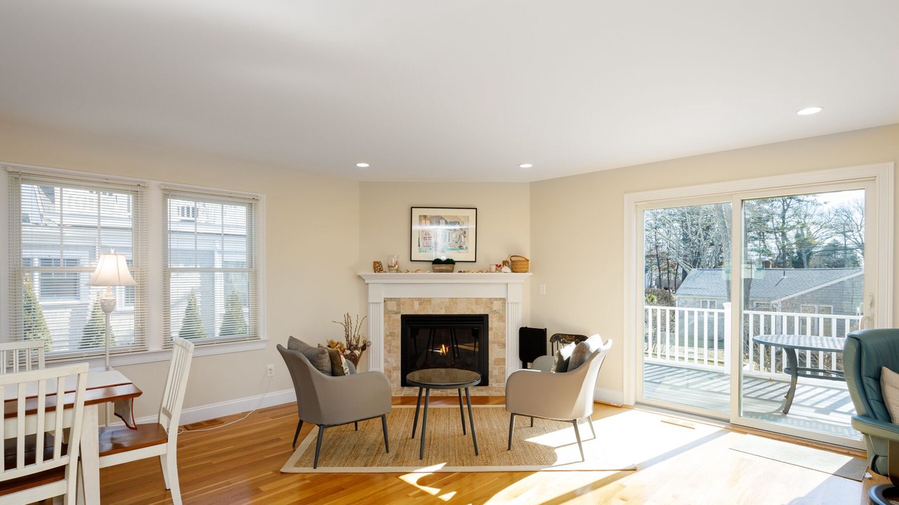 Photo of Livingroom in Popponesset