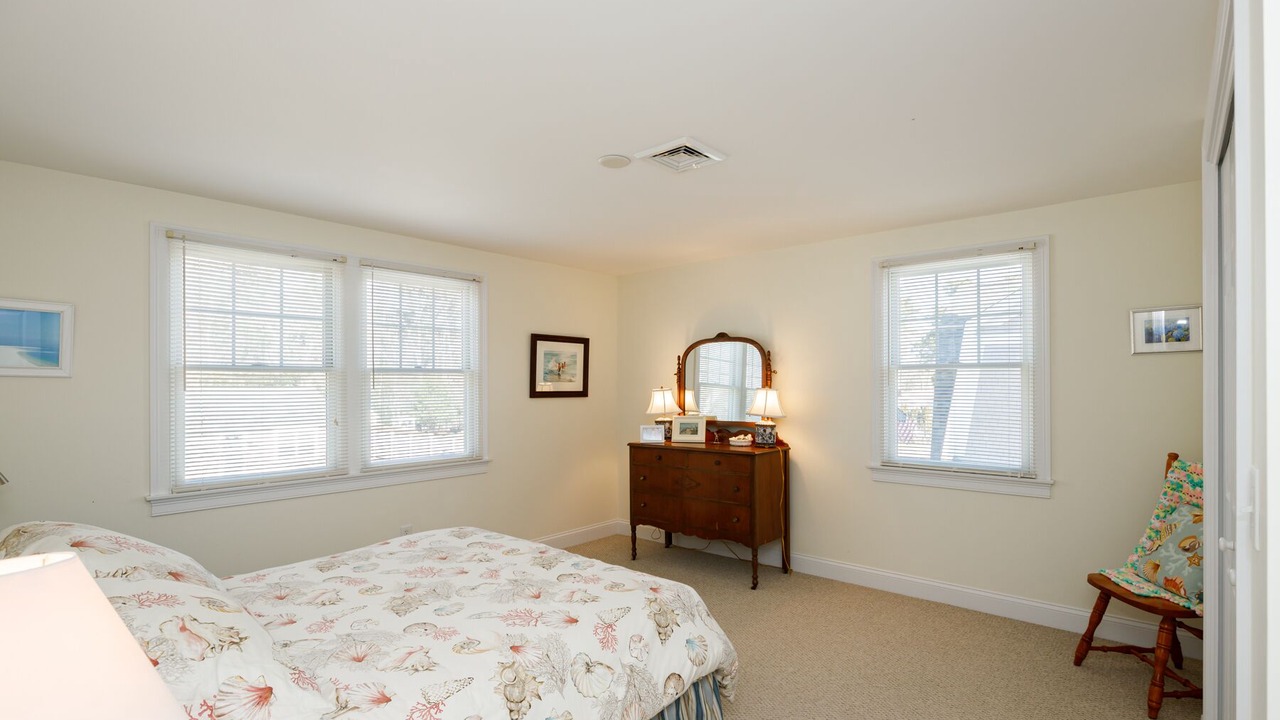 Photo of Bedroom in Popponesset