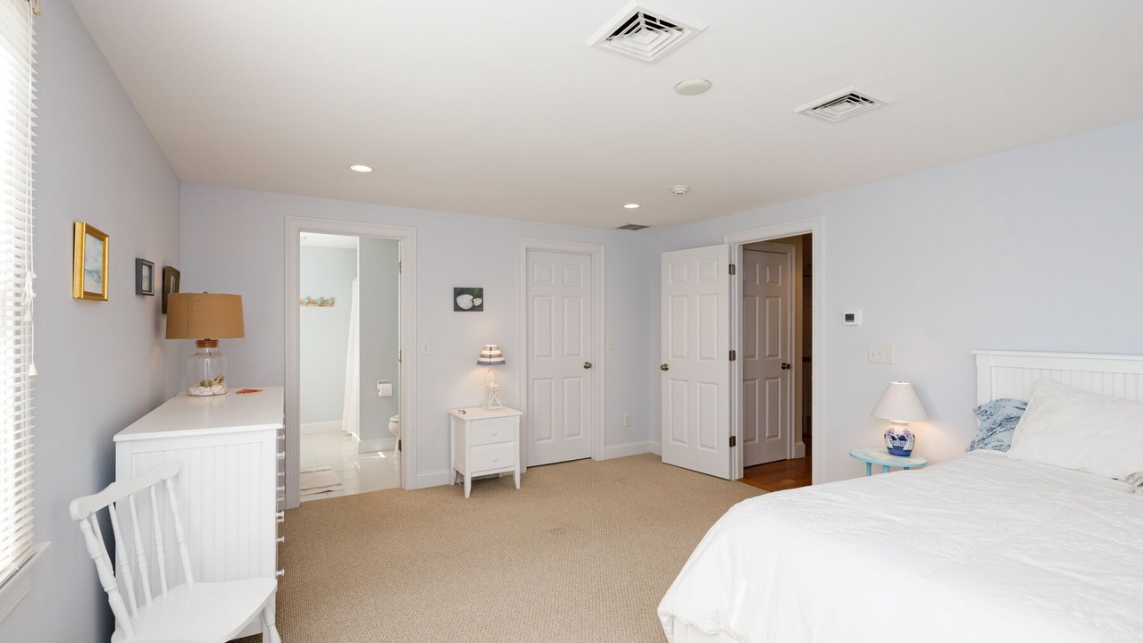 Photo of Bedroom in Popponesset