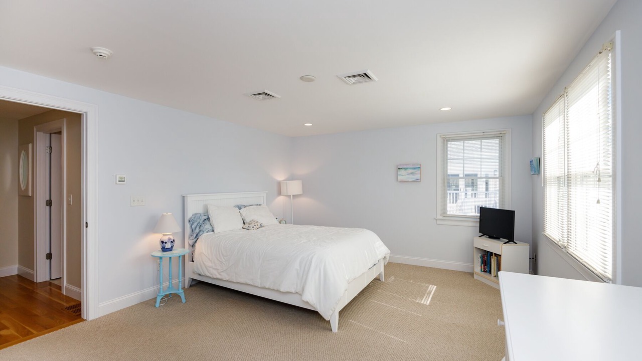 Photo of Bedroom in Popponesset