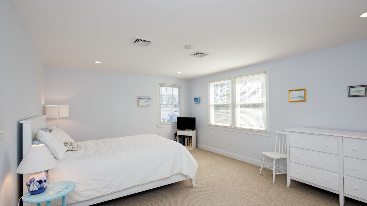 Photo of Bedroom in Popponesset