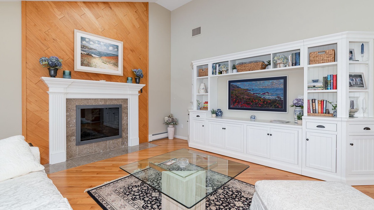Photo of Livingroom in Popponesset